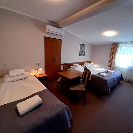 Astral Aparthotel Raszyn Εξωτερικό φωτογραφία